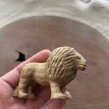 木製彫刻ライオンの画像