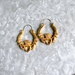 PA338-【 AVON 】エイボン・ヴィンテージピアス 92 Claddagh Hands Heart & Crownの画像