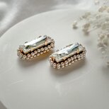 長方形クリスタルに小粒パールを取り巻いた  ビーズ刺繍ピアス/イヤリングの画像