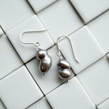 双子パールの艶やかピアス（B）の画像