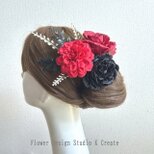 赤い薔薇と黒いラナンキュラスの髪飾り　赤　黒　薔薇　バラ　ダリア　ラナンキュラス　赤と黒　フローレス　フラメンコ　の画像