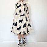 【50％OFF★期間限定セール】こなまいきな黒猫のワンピース＊ポケット付き＊国産コットン　綿100％＊五分袖＊生成りのコピーの画像
