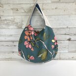 y様オーダー品　たまご型バッグ　水彩画のような植物の画像