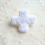 クロス十字のもこもこ刺繍ブローチの画像
