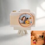 【7月限定特典付き】カメラ型写真立て｜中が見えるラッピング対応・三脚付き・名入れ可の画像