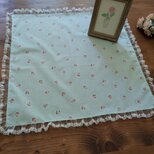 テーブルクロス　ミントブルー＆ピンクのバラ　レース　正方形