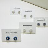 【小さなイヤリング】ひと針ひと針丁寧に　約1㎝の小さな陽だまり　柔らかいホワイトpの画像