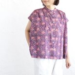 《数量限定》快適 インド綿ブロックプリント フレンチスリーブバンドカラーブラウス （ピンク花/パープル）TP42