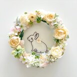 のんびりうさぎのエブリンローズガーデンリースの画像
