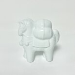 米俵を運ぶ馬のフィギュリン(高さ9cm)の画像