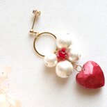 レジンアート　ハートとコットンパールのピアス〈愛の名残〉の画像