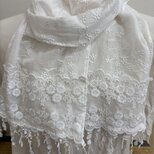 ☆ハンドメイド☆ロングストール白綿ローン小花リーフ刺繍お花刺繍レースフリンジレースの画像