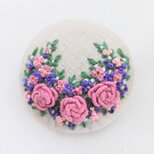ピンクの薔薇 刺繍ブローチ(大）の画像