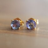 ✨夕暮れのヴァイオレットブルー✨ タンザナイト＜4mm＞のスタッドピアス（K14GF）の画像