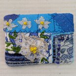 青いコラージュ刺しゅうのブローチ✼長方形の画像