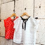 オフホワイト上質刺繍コットンレース後ろリボンブラウスの画像