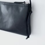 leather shoulder pouch kuroの画像