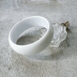 B159-ヴィンテージバングル U.S.A. 1960〜70s White Acrylic Bangleの画像