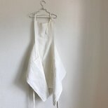 小柄なあなたに贈るベルギーリネンの華やぎワークエプロン　スモールサイズ　ベルギーリネン25番手　ホワイトの画像