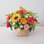 フェルトの花＊夏色ひまわりの花カゴ＊フェルトフラワー アレンジメント アートフラワー 向日葵の画像