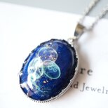 天然石ラピスラズリとクラゲのペンダント ネックレス 金箔 24Kの画像