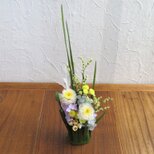 小菊とミスカンサスのアレンジ（仏花にも）の画像
