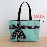 【サマーセール】A4対応☆ファスナー付き☆ドットリボントートバッグ　大きめ　肩掛け　ミントグリーン帆布×黒水玉　　910の画像