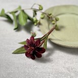 布花　プレゼントに人気の花、チョコレートコスモスのブローチの画像