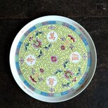 【サマー特価¥4400→¥2800】中国景徳鎮◆萬寿無疆。花唐草文色絵大皿プレート　茶器　黄色　チャイナレトロ　パステルカラーの画像