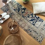 48×124優しいベージュ深みあるネイビー　ボタニカル　トルコヴィンテージラグ