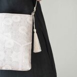 【亀甲繋ぎ　花模様　シルバー・桜色　シルク帯リメイク スマホショルダーバッグ】特別な日、結婚式、パーティー、ギフトにも。