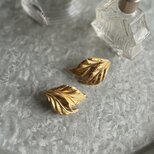 YA112-【 AVON 】エイボン・ヴィンテージイヤリング 1970s Gold Tone Whispering Leaves