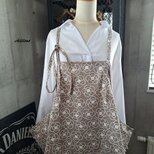 【背中がかわいい】エプロンドレス：ブラウンフラワー【0896】