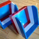 こちらの作品はオーダー品となります。  トリコロール調に仕上げたブックスタンドです。