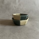 深緑と黄土色の小鉢