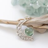 ～翠の月に寄せて～　グリーンカイヤナイトの三日月デザインペンダント　天然石アクセサリー　一点物　macari