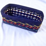 ロイヤルブルーの透かし編みクラフトバンド製カゴ・小物入れ
