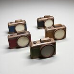 【カメラ好きギフト】木製カメラ型フォトフレーム｜ヴィンテージ×本体ウッド｜選べる5色｜写真入れ替えOK｜名入れ可｜