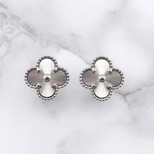 幸せのクローバーイヤリング 15mm（シルバー）【高品質！送料無料！当日発送！】