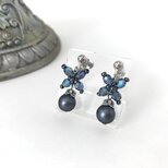 クラシカル フラワーモチーフ の イヤリング ネイビー ブルー チェコガラス ビーズ 花 パール