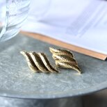 YM191-【 Monet 】モネ・ヴィンテージイヤリング 1980's Gold Tone Hammered Texture