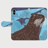 湖畔に響く腹ドラムと風の音──アシカ・ミルザートののびやかiPhoneケース