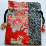 ８５１６　絞りと花柄の着物で作った巾着袋　