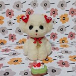 ハートの耳飾りの似合うかわいいマルチーズ　　ケーキ付き　羊毛フェルト