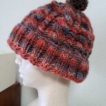 グラデーションの赤い帽子