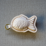 本革たい焼きチャーム【生地／キナリ】