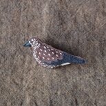 革ブローチ　ホシガラス