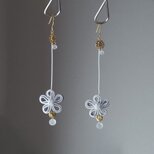 【新作】ピアス「宵ふくら」（白×グレー）