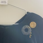 【冬の流れ星】新年の願いを乗せた軽いつけ心地のブローチ