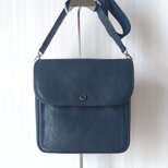 ドイツホックが心地よい本革ショルダーバッグ